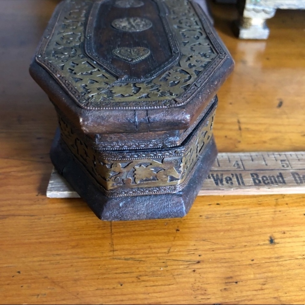 Antique East Indian Dresser Box - Picture 9 of 16